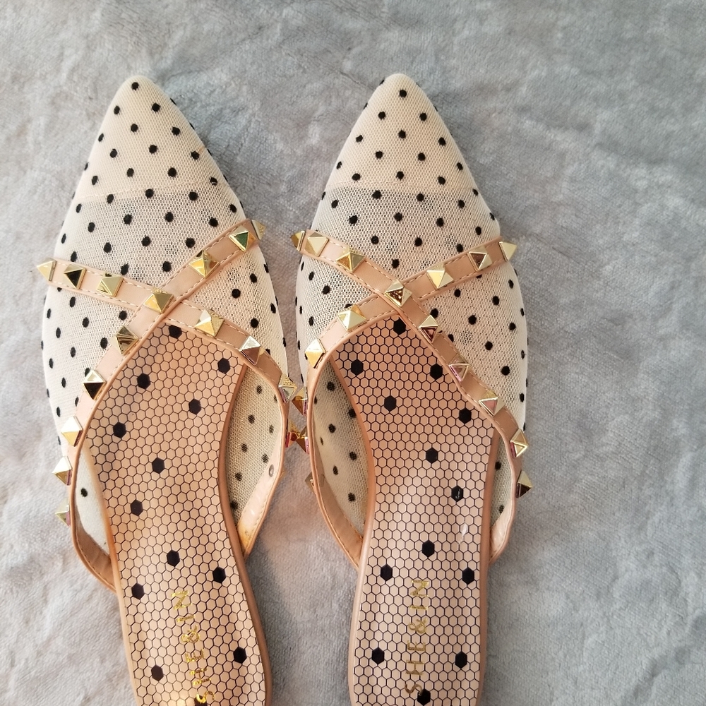 NWOT Gorgeous Slip On's Beige, Black, and Gold With Details